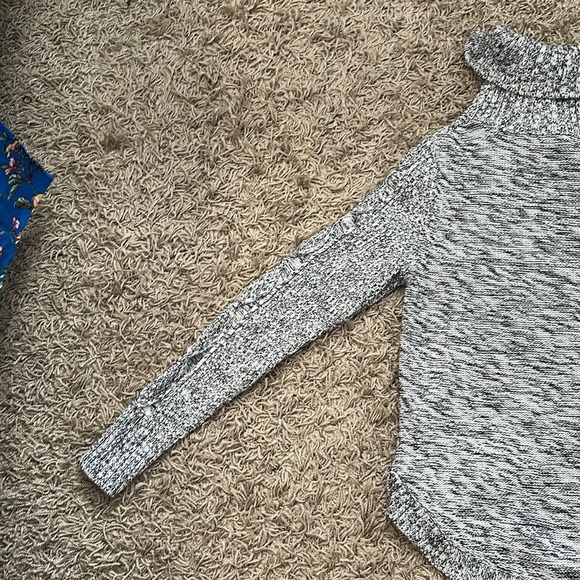 Gap Women’s Black and White Turtleneck Knit Long Sleeve Sweater Size xsmall - Picture 9 of 10